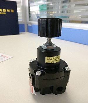 自力可調(diào)式減壓閥構(gòu)造參數(shù)，來(lái)控制閥門的開(kāi)度